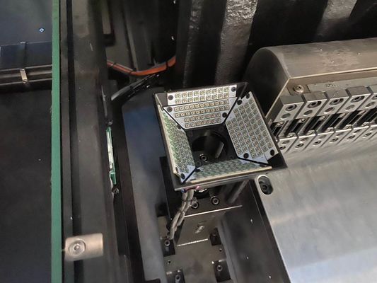 8개의 분사구 Smt 수동 후비는 물건과 장소 기계 40000 CPH 설치 속도 고정확도